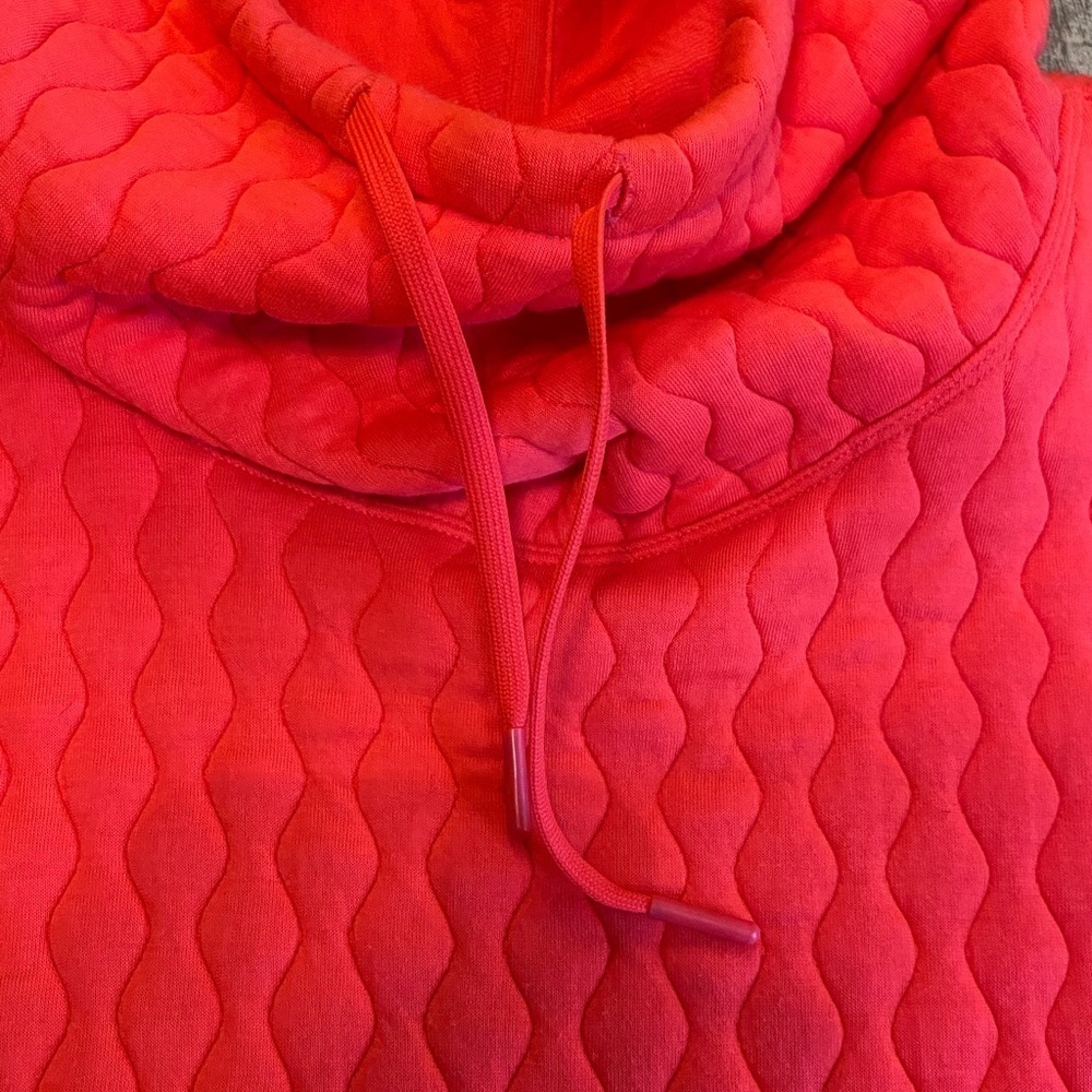 GAP fit Vibrant Jacquard Neon Coral Quilted Hoodie - Picture 7 of 12